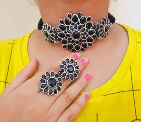 Coloured stone choker2