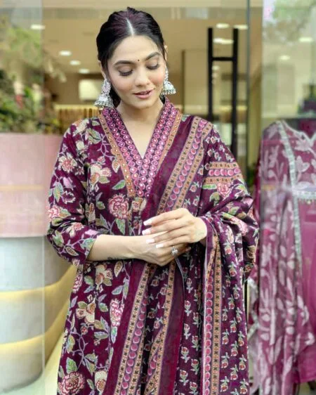 Flower Print Beautiful Kurti Pant With Cotton Malmal Dupatta