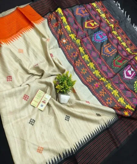 Tussar handloom both side temple border ,ikkat ,body buta pattern dolavedy saree with contrast
pallu blouse