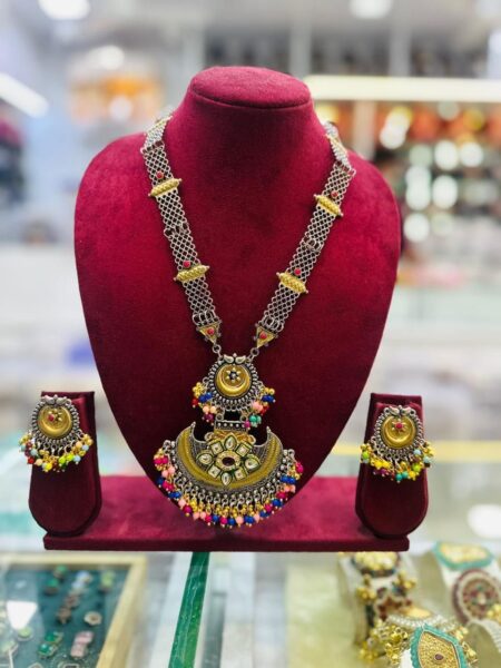 Dual tone with colourful beads