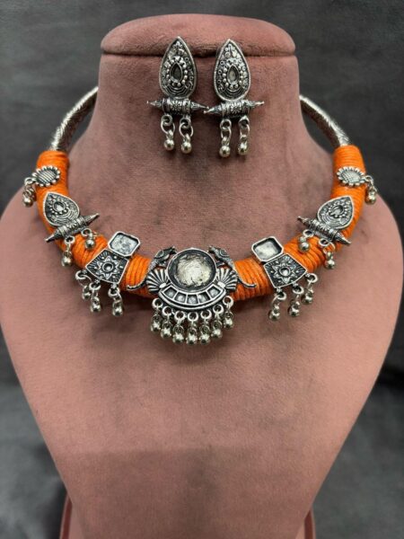 Orange oxidised chocker
